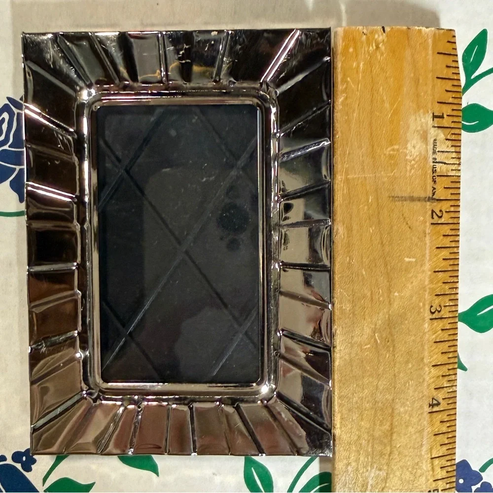 Miniature Silver Ribbed Picture Frame